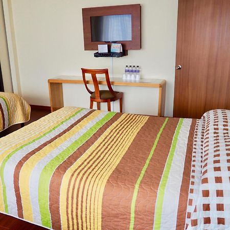 Hotel 6 De Diciembre Кито Экстерьер фото